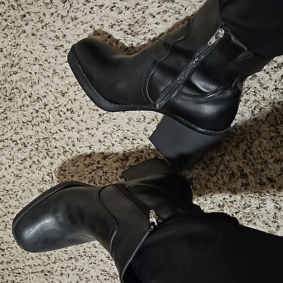 UNIVERSAL THREAD BLACK PLATFORM BOOTIES SIZE 12M - Picture 3 of 8